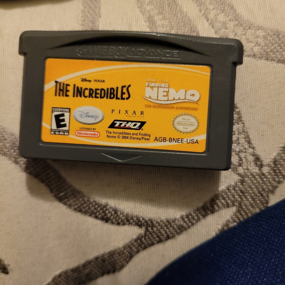 Gameboy Advance 2 in 1 Disney The Incredibles, Finding Nemo